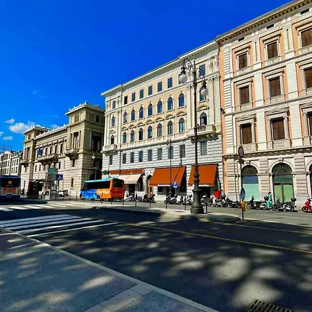 Tivarnella - Large And Bright Attic In Center * 的里雅斯特